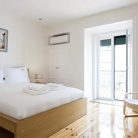 Feels Like Marques Central Flat *